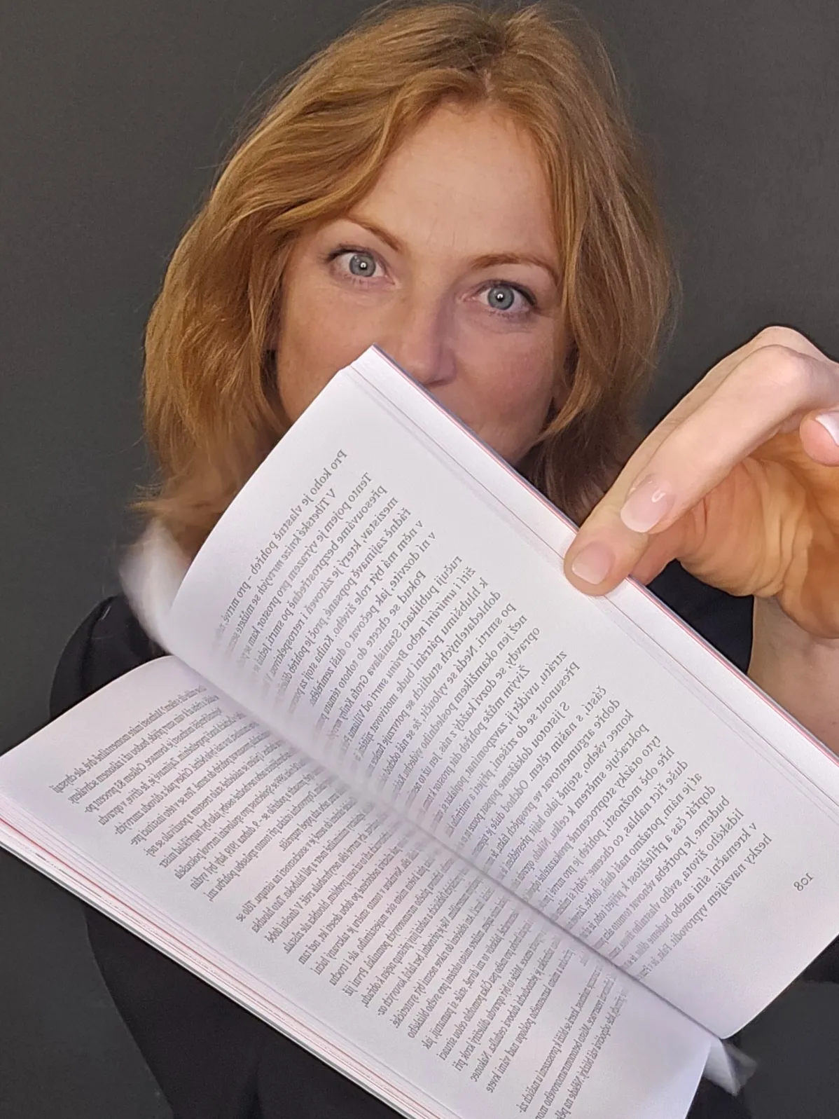 Blanka Hašková čte z knihy Smrti naproti