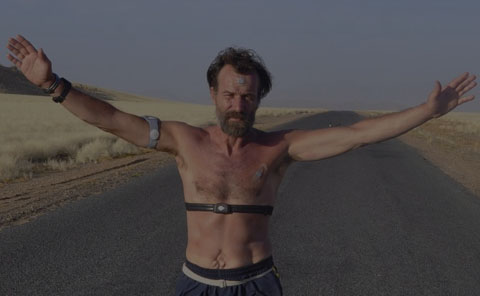 Uběhl celý maraton v Namibijské poušti bez pití.